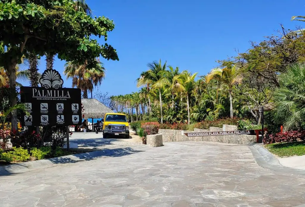 entrance to Palmilla public beach