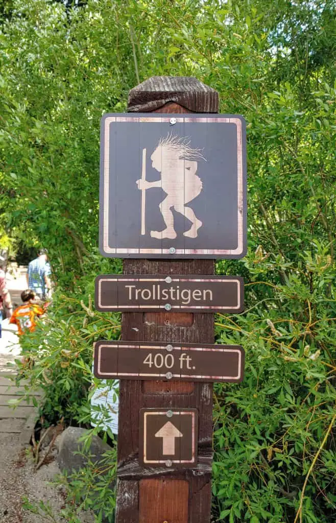 Sign pointing to Trollstigen, the trail to the Breckenridge Troll Isak Heartstone