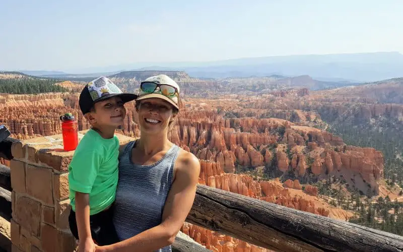 Bryce Canyon With Kids - Mom and son in front of Bryce Canyon