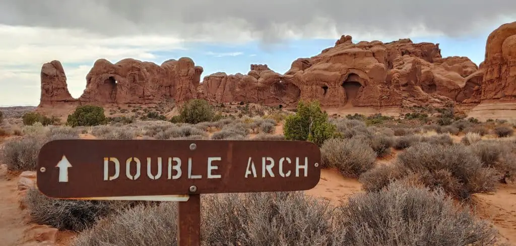 Sign pointing to Double Arch in Arches National Park