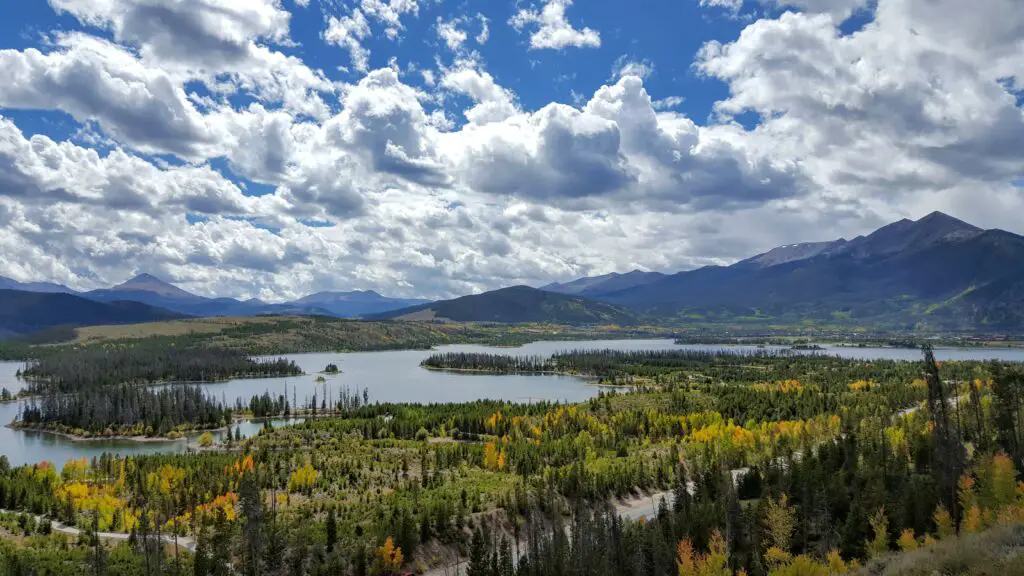 Mountains, lake, and fall colors in Colorado
